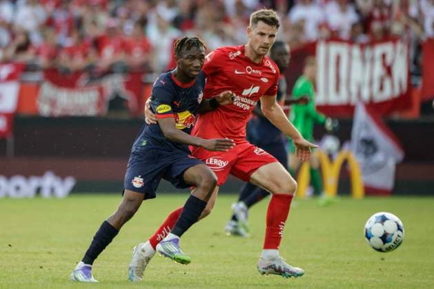 Champions Leauge Qualifier 2025 SK Brann FC Red Bull Salzburg Bergen 20250723 Salzburgs Edmund Baidoo duels with Branns Jacob Lungi Sorensen during the Champions Leauge qualifier between SK Brann and FC Red Bull Salzburg at Brann Stadium Photo Paul S Amundsen NTB Bergen Norway EDITORIAL USE ONLY RESTRICTED USE FOR BETTING COMPANIES  Copyright: xPaulxS.xAmundsenx xNTBx
