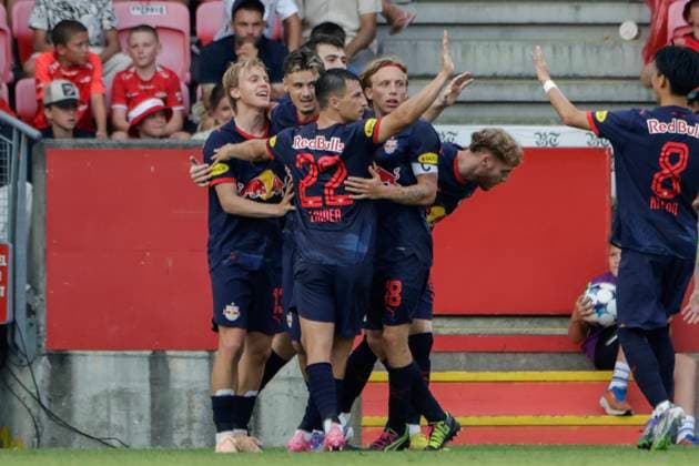Champions Leauge Qualification 2025 SK Brann FC Red Bull Salzburg Bergen 20250723 Salzburg cheers for 13 during the Champions Leauge qualifier between SK Brann and FC Red Bull Salzburg at Brann Stadium Photo Paul S Amundsen NTB Bergen Norway EDITORIAL USE ONLY RESTRICTED USE FOR BETTING COMPANIES  Copyright: xPaulxS.xAmundsenx xNTBx