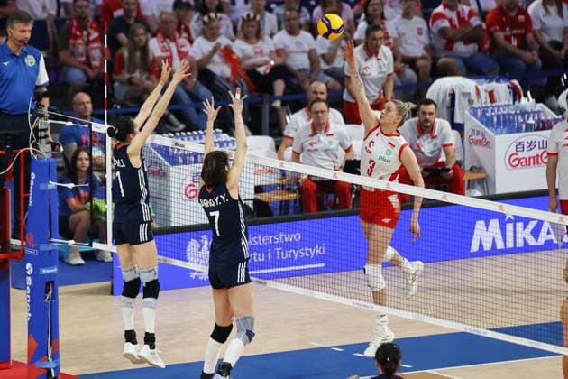 LODZ 23.07.2025 SIATKOWKA KOBIET CWIERCFINAL LIGA NARODOW MECZ : POLSKA - CHINY WOMEN™S VOLLEYBALL VNL NATIONS LEAGUE QUATERFINALS MATCH : POLAND - CHINA NZ MAGDALENA STYSIAK MENGJIE WU YUANYUAN WANG FOT. WERONIKA KRZEMINSKA - POLEC ARENA AKCJI NEWSPIX.PL --- newspix.pl 