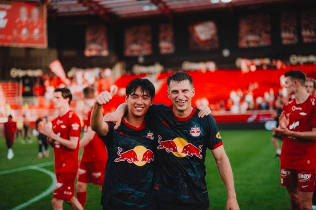 UEFA Champions League 2nd Qualifiying round : SK Brann - FC Red Bull Salzburg BERGEN, NORWAY - JULY 23: Sota Kitano, Stefan Lainer of FC Red Bull Salzburg seen during to the UEFA Champions League 2nd qualifying round first leg match SK Brann vs FC Red Bull Salzburg on July 23, 2025 in Bergen, Norway. Copyright: xAndreasxSchaadx-xFCxRedxBullxSalzburgx DSC_7499