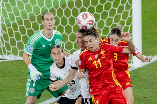 Zurich, Switzerland, July 23st 2025: Alexia Putellas (11 ESP) heads the ball during the UEFA Womens EURO 2025 Semi-Final match between Germany and Spain at Letzigrund in Zurich, Switzerland. Philipp Kresnik (Philipp Kresnik SheKicks SPP)  Copyright: xPhilippxKresnikx xSheKicksx xSPPx spp-en-PhKrSh-0M0A0338-Verbessert-RR