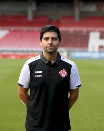 24 07 2025, Regionalliga Bayern, FC Wuerzburger Kickers, Regionalliga Bayern, Portraettermin 2025 2026 v li Team Doctor Dr Yama Kamawal FC Wuerzburger Kickers , Portrait, Portrait Wuerzburg AKON ARENA Bayern Germany