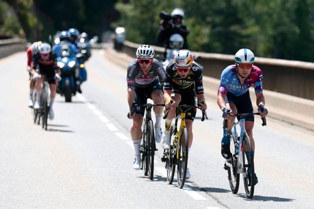 Tour de France 2025 Stage 18 COURCHEVEL COL DE LA LOZE, FRANCE - JULY 24 : Van Aert Wout (BEL) of Team Visma Lease a Bike , Lutsenko Alexey (KAZ) of Israel - Premier Tech during stage 18 of the 112th edition of Tour de France an UCI World Tour 2.UWT cycling road race stage for Men Elite of 171 km with start in Vif and finish in Courchevel Col de la Loze on July 24, 2025 in Courchevel Col de la Loze, France, 24 07 2025 ( Motordriver Kenny Verfaillie - Courchevel Col de la Loze France  Copyright: xLucaxBettinix