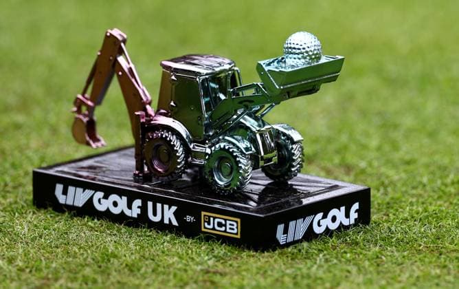 Tee markers. LIV Golf UK, Pro-AM, Golf, JCB Golf & Country Club, Uttoxeter, UK - 24 Jul 2025Uttoxeter JCB Golf & Country Club United Kingdom EDITORIAL USE ONLY No use with unauthorised audio, video, data, fixture lists, club league logos or live services. Online in-match use limited to 120 images, no video emulation. No use in betting, games or single club league player publications. Copyright: xJamesxMarsh Shutterstockx 15410870o