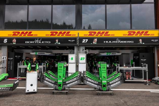 Formula 1 Moët & Chandon Belgian Grand Prix 2025 Alexis Perrin OVERTAKE MAXPPP - Stavelot 24 07 2025 Stake F1 Team Kick Sauber pitlane box at the Formula 1 Moët & Chandon Belgian Grand Prix 2025, the 13th round of the 2025 FIA Formula 1 World Championship, WM, Weltmeisterschaft at the Circuit de Spa-Francorchamps in Stavelot, Belgium, from July 24 to 27, 2025 Stavelot Belgium  Copyright: xOVERTAKE MAXPPPxAlexisxPerrinx OVT202507249627 OVT202507249627