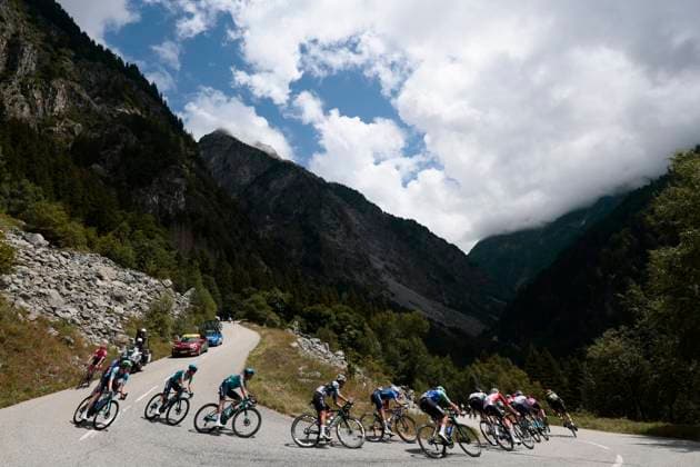Tour de France 2025 Stage 18 COURCHEVEL COL DE LA LOZE, FRANCE - JULY 24 : illustration picture of the riders during stage 18 of the 112th edition of Tour de France an UCI World Tour 2.UWT cycling road race stage for Men Elite of 171 km with start in Vif and finish in Courchevel Col de la Loze on July 24, 2025 in Courchevel Col de la Loze, France, 24 07 2025 ( Motordriver Kenny Verfaillie - Courchevel Col de la Loze France  Copyright: xLucaxBettinix