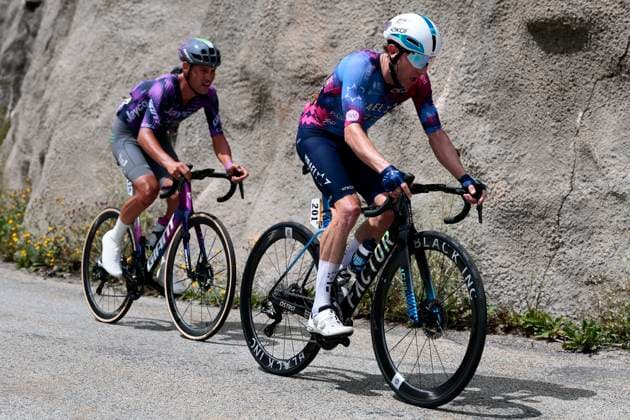 Tour de France 2025 Stage 18 COURCHEVEL COL DE LA LOZE, FRANCE - JULY 24 : Woods Michael (CAN) of Israel - Premier Tech, Plapp Luke (AUS) of Team Jayco AlUla during stage 18 of the 112th edition of Tour de France an UCI World Tour 2.UWT cycling road race stage for Men Elite of 171 km with start in Vif and finish in Courchevel Col de la Loze on July 24, 2025 in Courchevel Col de la Loze, France, 24 07 2025 ( Motordriver Kenny Verfaillie - Courchevel Col de la Loze France  Copyright: xLucaxBettinix