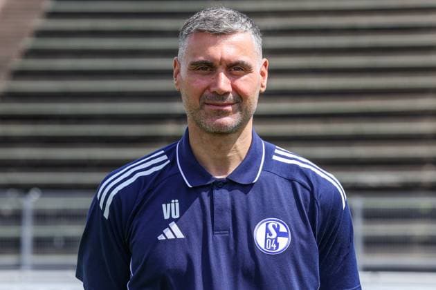 24 07 2025, Football, 2 Bundesliga, Season 2025 2026, FC Schalke 04, Goalkeeper coach Volkan Ünlü FC Schalke 04 Gelsenkirchen Parkstadion NRW Germany xRHR PHOTO TRx Copyright: TimxRehbein RHR-FOTOx RHR-FOTO TR