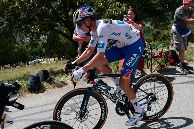 Tour de France 2025 Stage 18 COURCHEVEL COL DE LA LOZE, FRANCE - JULY 24 : Lipowitz Florian (GER) of Red Bull - BORA - Hansgrohe during stage 18 of the 112th edition of Tour de France an UCI World Tour 2.UWT cycling road race stage for Men Elite of 171 km with start in Vif and finish in Courchevel Col de la Loze on July 24, 2025 in Courchevel Col de la Loze, France, 24 07 2025 ( Motordriver Kenny Verfaillie - Courchevel Col de la Loze France  Copyright: xLucaxBettinix