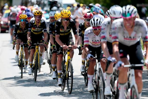 Tour de France 2025 Stage 18 COURCHEVEL COL DE LA LOZE, FRANCE - JULY 24 : Benoot Tiesj (BEL) of Team Visma Lease a Bike during stage 18 of the 112th edition of Tour de France an UCI World Tour 2.UWT cycling road race stage for Men Elite of 171 km with start in Vif and finish in Courchevel Col de la Loze on July 24, 2025 in Courchevel Col de la Loze, France, 24 07 2025 ( Motordriver Kenny Verfaillie - Courchevel Col de la Loze France  Copyright: xLucaxBettinix