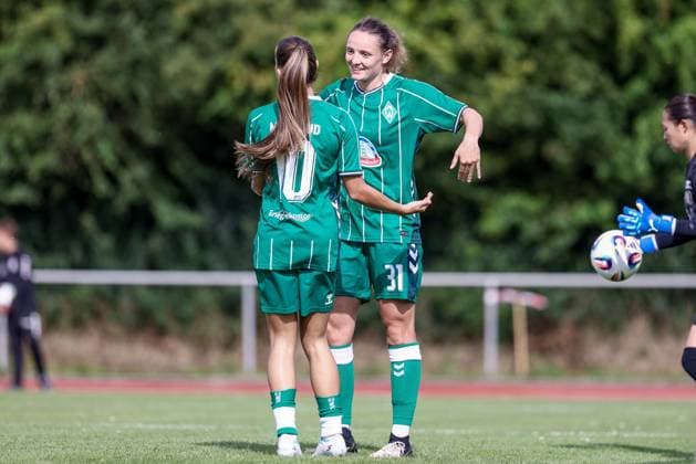from left Tuana Mahmoud SV Werder Bremen, 10 and goal scorer Verena Wieder SV Werder Bremen, 31 with goal celebration, cheering, jubilant, optimistic, match scene, highlight, joy about the goal to 1 0, 24 07 2025, Bremen Germany , Soccer, Test match women, SV Werder Bremen Cerezo Osaka Yanmar Ladies xobx