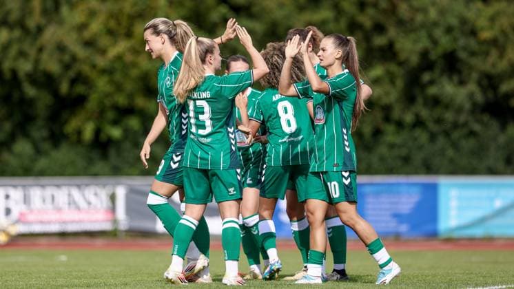 SV Werder Bremen players with goal celebration, cheering, jubilant, optimistic, match scene, highlight, joy about the goal to 1 0, 24 07 2025, Bremen Germany , football, test match women, SV Werder Bremen Cerezo Osaka Yanmar Ladies xobx