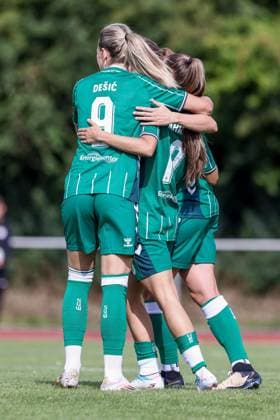 SV Werder Bremen players with goal celebration, cheering, jubilant, optimistic, match scene, highlight, joy about the goal to 1 0, 24 07 2025, Bremen Germany , football, test match women, SV Werder Bremen Cerezo Osaka Yanmar Ladies xobx