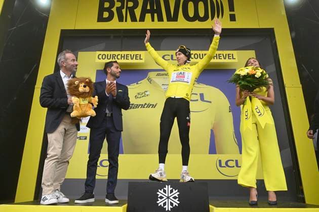 Tour de France 2025 Stage 18 COURCHEVEL COL DE LA LOZE, FRANCE - JULY 24 : Pogacar Tadej (SLO) of UAE Team Emirates pictured with the yellow jersey during the podium ceremony of stage 18 of the 112th edition of Tour de France an UCI World Tour 2.UWT cycling road race stage for Men Elite of 171 km with start in Vif and finish in Courchevel Col de la Loze on July 24, 2025 in Courchevel Col de la Loze, France, 24 07 2025 ( Motordriver Kenny Verfaillie - Courchevel Col de la Loze France  Copyright: xJanxDexMeuleneirx