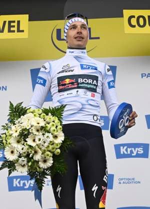 Tour de France 2025 Stage 18 COURCHEVEL COL DE LA LOZE, FRANCE - JULY 24 : Lipowitz Florian (GER) of Red Bull - BORA - Hansgrohe pictured with the white jersey during the podium ceremony of stage 18 of the 112th edition of Tour de France an UCI World Tour 2.UWT cycling road race stage for Men Elite of 171 km with start in Vif and finish in Courchevel Col de la Loze on July 24, 2025 in Courchevel Col de la Loze, France, 24 07 2025 ( Motordriver Kenny Verfaillie - Courchevel Col de la Loze France  Copyright: xJanxDexMeuleneirx