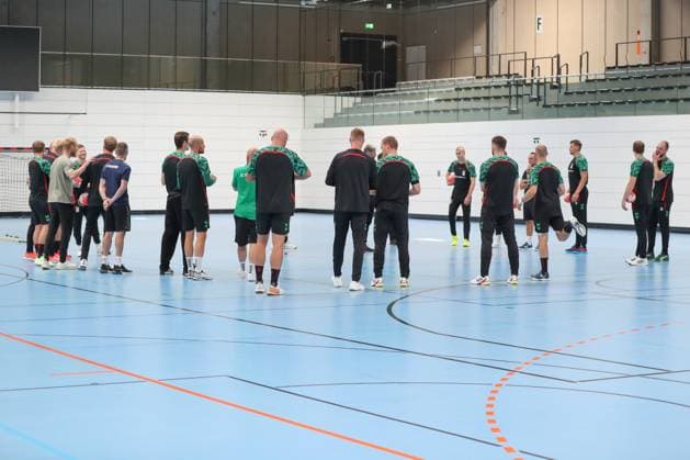 24 07 2025, xgox, Handball Daikin HBL SC Magdeburg training kick-off 2025 season 26 emspor, v l Magdeburg in the Magdeburg team circle