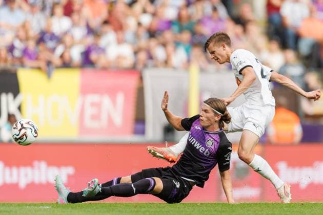 250724 Lucas Hey of Anderlecht and Adrian Svanbäck of Häcken during the UEFA Europa League second qualifying round match between Anderlecht and Häcken on July 24, 2025 in Brussels Photo Michael Erichsen BILDBYRAN COP 89 MI0855 fotboll football soccer fotball uefa europa league europa league kval qualifying round qualification anderlecht häcken bbeng  Copyright: MICHAELxERICHSEN BB250724MI038