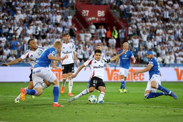 OSTRAWA 24.07.2025 PIERWSZY MECZ II RUNDA ELIMINACYJNA LIGA EUROPY SEZON 2025 26: BANIK OSTRAWA - LEGIA WARSZAWA --- UEFA EUROPA LEAGUE SECOND QUALIFYING ROUND FIRST MATCH: BANIK OSTRAVA - LEGIA WARSAW BARTOSZ KAPUSTKA ERIK PREKOP FOT. PIOTR KUCZA FOTOPYK NEWSPIX.PL --- newspix.pl 