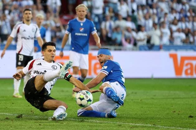 OSTRAWA 24.07.2025 PIERWSZY MECZ II RUNDA ELIMINACYJNA LIGA EUROPY SEZON 2025 26: BANIK OSTRAWA - LEGIA WARSZAWA --- UEFA EUROPA LEAGUE SECOND QUALIFYING ROUND FIRST MATCH: BANIK OSTRAVA - LEGIA WARSAW BARTOSZ KAPUSTKA ERIK PREKOP FOT. PIOTR KUCZA FOTOPYK NEWSPIX.PL --- newspix.pl 