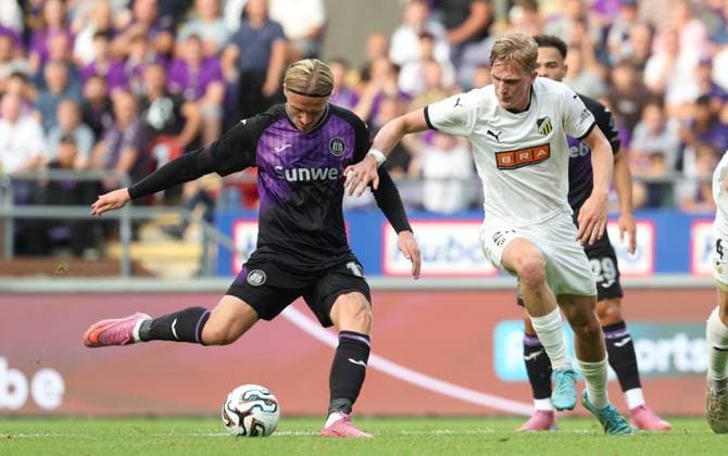 Anderlecht s Kasper Dolberg Rasmussen scoring the 1-0 goal during a soccer game between Belgian soccer team RSC Anderlecht and the swedisch soccer team BK Hacken, in Anderlecht, Thursday 24 July 2025, in the second qualifying round (1st leg) of the 2025-2026 UEFA Europa League. VIRGINIExLEFOUR  x129948515x