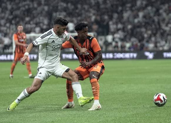 Besiktas v Shakhtar Donetsk - UEFA Europa League ISTANBUL, TURKIYE - JULY 24: Milot Rashica (L) of Besiktas competes with Georgiy Sudakov (R) of Shakhtar Donetsk during the UEFA Europa League second qualifying round first leg match between Besiktas and Shakhtar Donetsk at the Tupras Stadium in Istanbul, Turkiye on July 24, 2025. Esra Bilgin Anadolu Istanbul Turkey. Editorial use only. Please get in touch for any other usage.  Copyright: x2025xAnadoluxEsraxBilginx