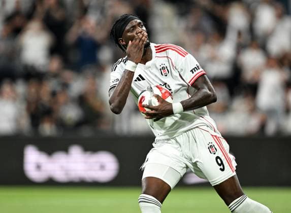 Besiktas v Shakhtar Donetsk - UEFA Europa League ISTANBUL, TURKIYE - JULY 24: Besiktas player Tammy Abraham (9) celebrates after scoring a goal during the UEFA Europa League second qualifying round first leg match against Shakhtar Donetsk at Tupras Stadium in Istanbul, Turkiye, on July 24, 2025. Ali Atmaca Anadolu Istanbul Turkey. Editorial use only. Please get in touch for any other usage.  Copyright: x2025xAnadoluxAlixAtmacax