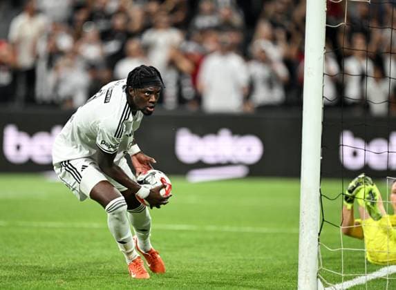 Besiktas v Shakhtar Donetsk - UEFA Europa League ISTANBUL, TURKIYE - JULY 24: Besiktas player Tammy Abraham (9) celebrates after scoring a goal during the UEFA Europa League second qualifying round first leg match against Shakhtar Donetsk at Tupras Stadium in Istanbul, Turkiye, on July 24, 2025. Ali Atmaca Anadolu Istanbul Turkey. Editorial use only. Please get in touch for any other usage.  Copyright: x2025xAnadoluxAlixAtmacax