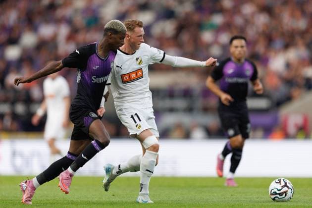 250724 Nilson Angulo of Anderlecht and Julius Lindberg of Häcken during the UEFA Europa League second qualifying round match between Anderlecht and Häcken on July 24, 2025 in Brussels Photo Michael Erichsen BILDBYRAN COP 89 MI0855 fotboll football soccer fotball uefa europa league europa league kval qualifying round qualification anderlecht häcken bbeng  Copyright: MICHAELxERICHSEN BB250724MI052