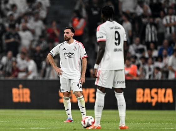 Besiktas v Shakhtar Donetsk - UEFA Europa League ISTANBUL, TURKIYE - JULY 24: Players of Besiktas react after losing a goal during the UEFA Europa League second qualifying round first leg match between Besiktas and Shakhtar Donetsk at Tupras Stadium in Istanbul, Turkiye, on July 24, 2025. Ali Atmaca Anadolu Istanbul Turkey. Editorial use only. Please get in touch for any other usage.  Copyright: x2025xAnadoluxAlixAtmacax