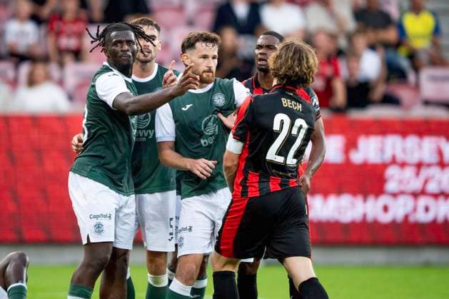 UEFA Europa League second qualifying round Midtjylland vs Hibernian Drama between FC Midtjylland s Mads Bech and Hibernian FC s Jack Iredale during the match between FC Midtjylland and Hibernian in a qualifying match for the Europa League at MCH Arena in Herning on Thursday, July 24, 2025 , Herning Denmark Mors  Copyright: BoxAmrstrupx xRitzauxScanpix BoxAmstrupx spdk20250724-214529-L