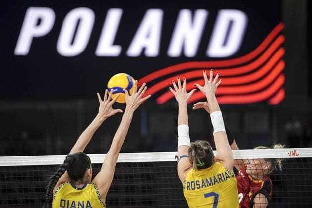 Brazil v Germany - FIVB Volleyball Nations League (VNL) LODZ, POLAND - JULY 24: Brazil’s Rosamaria Montibeller (7) competes with Germany’s Lina Alsmeier (R) during the FIVB Volleyball Nations League (VNL) quarter-final match between Brazil and Germany at Atlas Arena in Lodz, Poland, on July 24, 2025. Beyza Comert Anadolu Lodz Poland. Editorial use only. Please get in touch for any other usage.  Copyright: x2025xAnadoluxBeyzaxComertx
