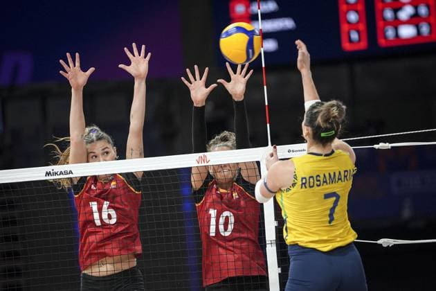 Brazil v Germany - FIVB Volleyball Nations League (VNL) LODZ, POLAND - JULY 24: Brazil’s Rosamaria Montibeller (7) competes with Germany’s Lena Stigrot (10) during the FIVB Volleyball Nations League (VNL) quarter-final match between Brazil and Germany at Atlas Arena in Lodz, Poland, on July 24, 2025. Beyza Comert Anadolu Lodz Poland. Editorial use only. Please get in touch for any other usage.  Copyright: x2025xAnadoluxBeyzaxComertx