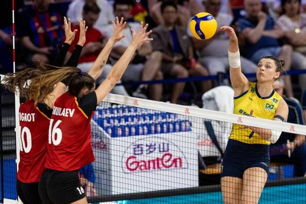 FIVB Women?s Nations League - Brasil vs Germany Lena Stigrot, Anastasia Cekulaev, Rosamaria Montibeller during the FIVB Women?s Nations League Finals match between Brasil and Germany in Lodz, Poland on July 24, 2025. Lodz Poland  Copyright: xFotoxOlimpikx originalFilename:jastrzebowski-fivbwome250724_npA9K.jpg