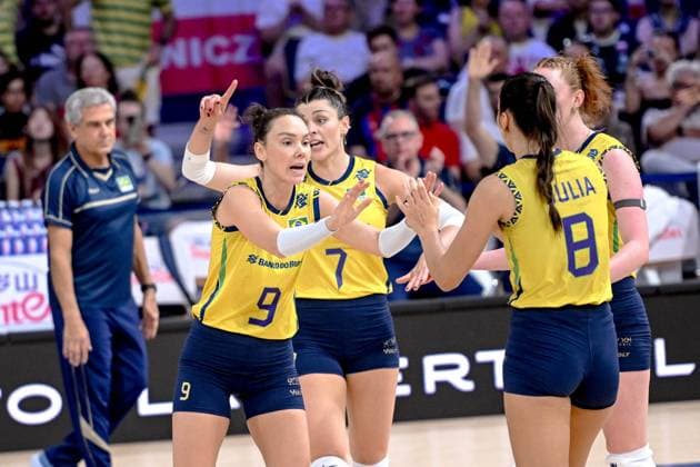 LODZ 24.07.2025 SIATKOWKA KOBIET LIGA NARODOW 2025 - MECZ CWIERCFINALOWY: BRAZYLIA - NIEMCY --- WOMENS VOLLEYBALL NATIONS LEAGUE 2025 FINALS - QUARTERFINAL MATCH IN LODZ: BRAZIL - GERMANY N Z ROBERTA SILVA RATZKE ROSAMARIA MONTIBELLER JULIA GAMBATTO KUDIESS FOT. PAWEL PIOTROWSKI 400MM.PL NEWSPIX.PL --- newspix.pl 