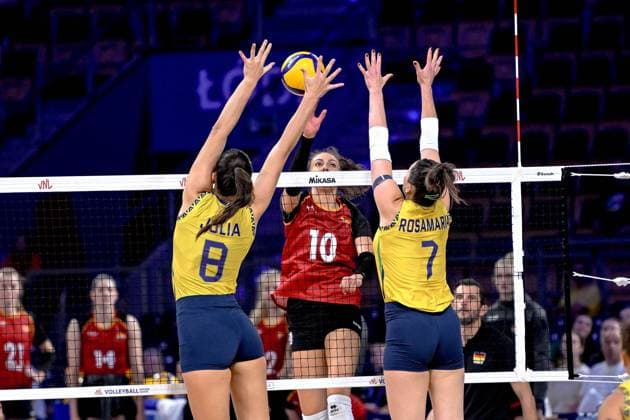 LODZ 24.07.2025 SIATKOWKA KOBIET LIGA NARODOW 2025 - MECZ CWIERCFINALOWY: BRAZYLIA - NIEMCY --- WOMENS VOLLEYBALL NATIONS LEAGUE 2025 FINALS - QUARTERFINAL MATCH IN LODZ: BRAZIL - GERMANY N Z JULIA GAMBATTO KUDIESS LENA STIGROT ROSAMARIA MONTIBELLER FOT. PAWEL PIOTROWSKI 400MM.PL NEWSPIX.PL --- newspix.pl 
