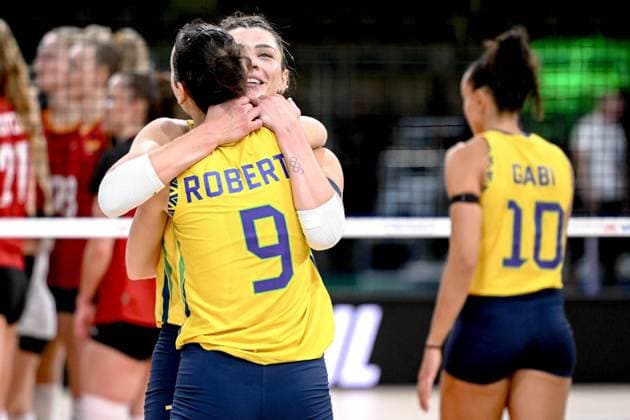 LODZ 24.07.2025 SIATKOWKA KOBIET LIGA NARODOW 2025 - MECZ CWIERCFINALOWY: BRAZYLIA - NIEMCY --- WOMENS VOLLEYBALL NATIONS LEAGUE 2025 FINALS - QUARTERFINAL MATCH IN LODZ: BRAZIL - GERMANY N Z ROBERTA SILVA RATZKE JULIA GAMBATTO KUDIESS FOT. PAWEL PIOTROWSKI 400MM.PL NEWSPIX.PL --- newspix.pl 