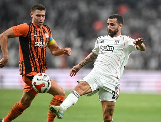Besiktas v Shakhtar Donetsk - UEFA Europa League ISTANBUL, TURKIYE - JULY 24: Besiktas player Rafa Silva (L) competes with Shakhtar Donetsk player Mykola Matviyenko (R) during the UEFA Europa League second qualifying round first leg match between Besiktas and Shakhtar Donetsk at Tupras Stadium in Istanbul, Turkiye, on July 24, 2025. Ali Atmaca Anadolu Istanbul Turkey. Editorial use only. Please get in touch for any other usage.  Copyright: x2025xAnadoluxAlixAtmacax