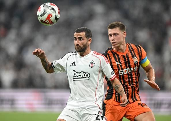 Besiktas v Shakhtar Donetsk - UEFA Europa League ISTANBUL, TURKIYE - JULY 24: Besiktas player Rafa Silva (L) competes with Shakhtar Donetsk player Mykola Matviyenko (R) during the UEFA Europa League second qualifying round first leg match between Besiktas and Shakhtar Donetsk at Tupras Stadium in Istanbul, Turkiye, on July 24, 2025. Ali Atmaca Anadolu Istanbul Turkey. Editorial use only. Please get in touch for any other usage.  Copyright: x2025xAnadoluxAlixAtmacax