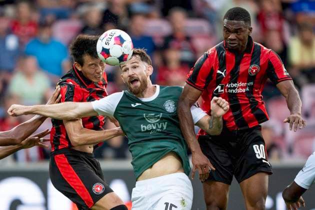 Qualification for Europa League FC Midtjylland Hibernian Hibernian FC s Jack Iredale in action with FC Midtjylland s Han Beom Lee and Friday Etim during the match between FC Midtjylland and Hibernian in a qualification match for the Europa League at MCH Arena in Herning on Thursday, July 24, 2025 Photo Bo Amstrup Ritzau Scanpix , Herning Denmark Mors  Copyright: BoxAmrstrupx xRitzauxScanpix BoxAmstrupx spdk20250724-215942-L