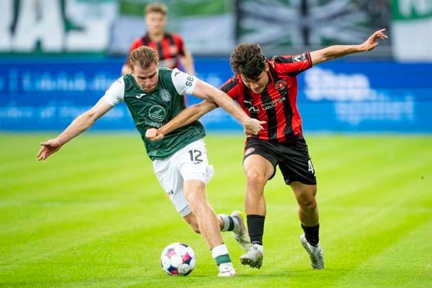 Qualification for Europa League FC Midtjylland Hibernian FC Midtjylland s Mikel Gogorza in action with Hibernian FC s Chris Cadden during the match between FC Midtjylland and Hibernian in a qualification match for the Europa League at MCH Arena in Herning on Thursday, July 24, 2025 Photo Bo Amstrup Ritzau Scanpix , Herning Denmark Mors  Copyright: BoxAmrstrupx xRitzauxScanpix BoxAmstrupx spdk20250724-220235-L