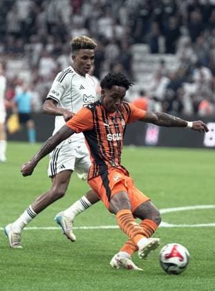 Besiktas v Shakhtar Donetsk - UEFA Europa League ISTANBUL, TURKIYE - JULY 24: Gedson Carvalho Fernandes (rear) of Besiktas in action against Kevin (front) of Shakhtar Donetsk during the UEFA Europa League second qualifying round first leg match against Shakhtar Donetsk at Tupras Stadium in Istanbul, Turkiye, on July 24, 2025. Esra Bilgin Anadolu Istanbul Turkey. Editorial use only. Please get in touch for any other usage.  Copyright: x2025xAnadoluxEsraxBilginx