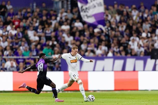 250724 Nilson Angulo of Anderlecht and Julius Lindberg of Häcken during the UEFA Europa League second qualifying round match between Anderlecht and Häcken on July 24, 2025 in Brussels Photo Michael Erichsen BILDBYRAN COP 89 MI0855 anderlecht bbeng europa league football fotball fotboll häcken kval qualification qualifying round soccer uefa europa league  Copyright: MICHAELxERICHSEN BB250724MI091