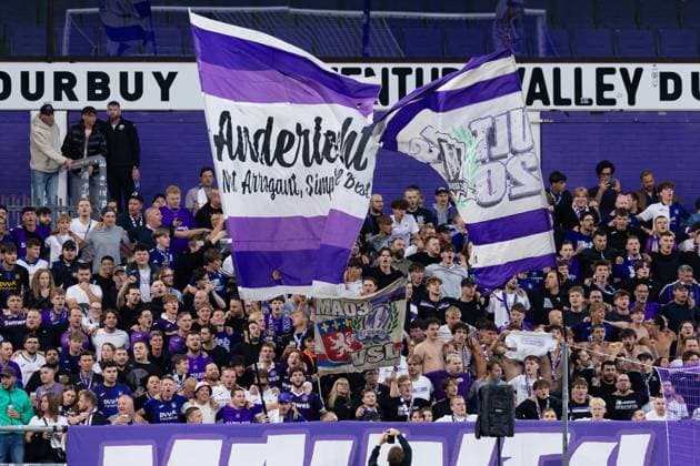 250724 Supporters of Anderlecht during the UEFA Europa League second qualifying round match between Anderlecht and Häcken on July 24, 2025 in Brussels Photo Michael Erichsen BILDBYRAN COP 89 MI0855 anderlecht bbeng europa league football fotball fotboll häcken kval qualification qualifying round soccer uefa europa league publik  Copyright: MICHAELxERICHSEN BB250724MI101