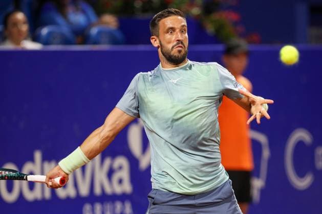 Umag, Croatia, 240725. 35th Plava Laguna Croatia Open Umag. Quarterfinal tennis match between Bosnian Damir Dzumhur and Frenchman Titouan Droguet. Photo: Goran Sebelic CROPIX Copyright: xxGoranxSebelicx dzumhur_droguet17-240725