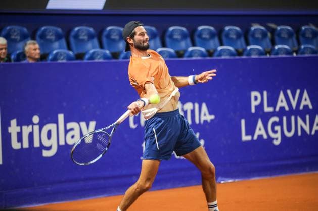 Umag, Croatia, 240725. 35th Plava Laguna Croatia Open Umag. Quarterfinal tennis match between Bosnian Damir Dzumhur and Frenchman Titouan Droguet. Photo: Goran Sebelic CROPIX Copyright: xxGoranxSebelicx dzumhur_droguet28-240725