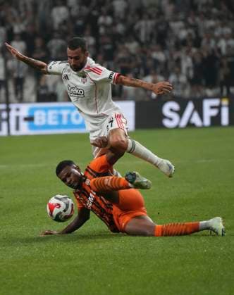 Rafa Silva (R) of Besiktas and Pedrinho of Shakhtar Donetsk battle for the ball during the UEFA Europa League 2025 26 Second Qualifying Round First Leg match between Besiktas and Shakhtar Donetsk at Tupras Stadium on July 24, 2025 in Istanbul, Turkey. Istanbul Tupras Stadium Turkey Copyright: xSeskimphotox Besiktas-Shakhtar240725 (13)