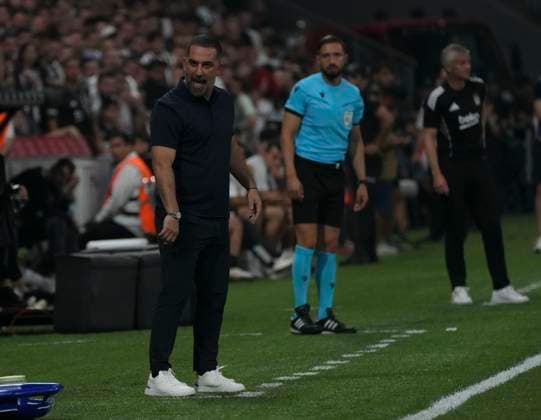 Coach Arda Turan of Shakhtar Donetsk reacts during the UEFA Europa League 2025 26 Second Qualifying Round First Leg match between Besiktas and Shakhtar Donetsk at Tupras Stadium on July 24, 2025 in Istanbul, Turkey. Istanbul Tupras Stadium Turkey Copyright: xSeskimphotox Besiktas-Shakhtar240725 (3)