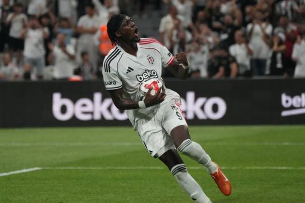 Tammy Abraham of Besiktas celebrates after scoring the first goal of his team during the UEFA Europa League 2025 26 Second Qualifying Round First Leg match between Besiktas and Shakhtar Donetsk at Tupras Stadium on July 24, 2025 in Istanbul, Turkey. Istanbul Tupras Stadium Turkey Copyright: xSeskimphotox Besiktas-Shakhtar240725 (8)