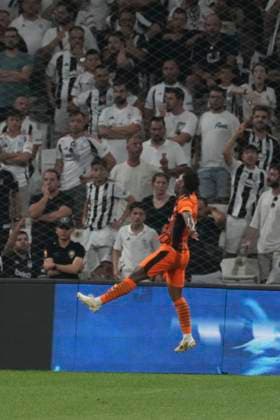 Kevin of Shakhtar Donetsk celebrates after scoring the third goal of his team with teammates during the UEFA Europa League 2025 26 Second Qualifying Round First Leg match between Besiktas and Shakhtar Donetsk at Tupras Stadium on July 24, 2025 in Istanbul, Turkey. Istanbul Tupras Stadium Turkey Copyright: xSeskimphotox Besiktas-Shakhtar240725 (21)