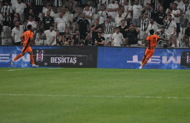 Kevin of Shakhtar Donetsk celebrates after scoring the third goal of his team with teammates during the UEFA Europa League 2025 26 Second Qualifying Round First Leg match between Besiktas and Shakhtar Donetsk at Tupras Stadium on July 24, 2025 in Istanbul, Turkey. Istanbul Tupras Stadium Turkey Copyright: xSeskimphotox Besiktas-Shakhtar240725 (22)